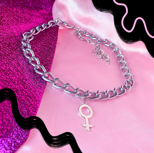 Venus symbol charm on chunky chain choker necklace