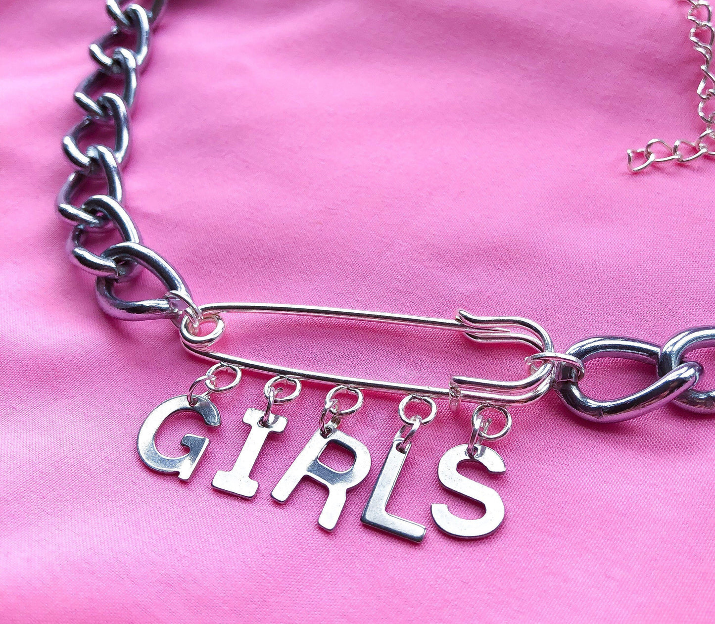 Girls kilt pin chunky chain choker necklace