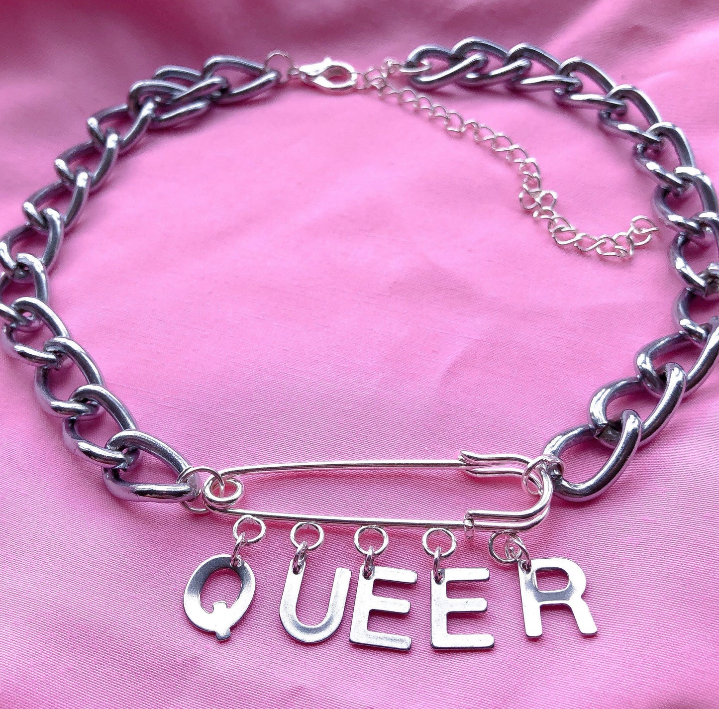 Queer kilt pin chunky chain choker necklace