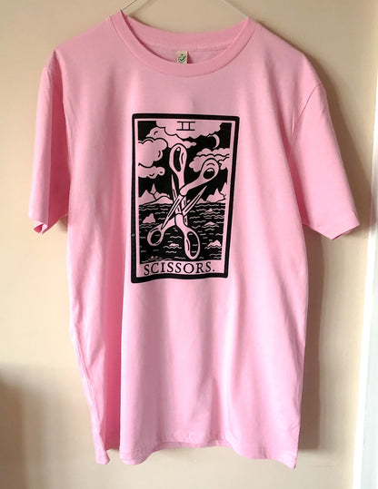 Scissor tarot card light pink T-shirt